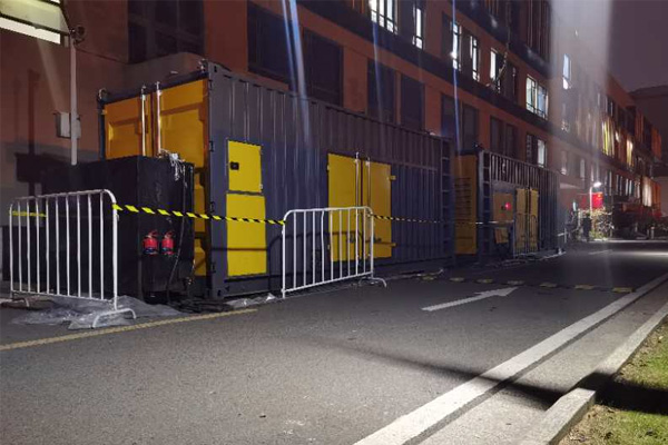 隆安柴油发电机组的输出电压是如何调节的？