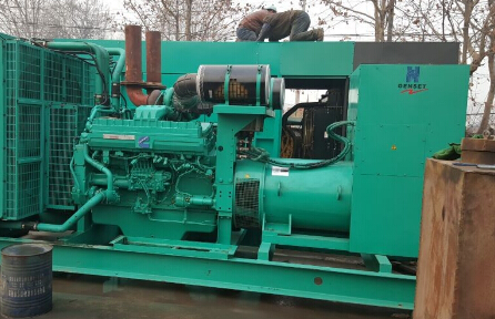 隆安发电机组如何判断水冷式机油散热器内部是否需要清洗?